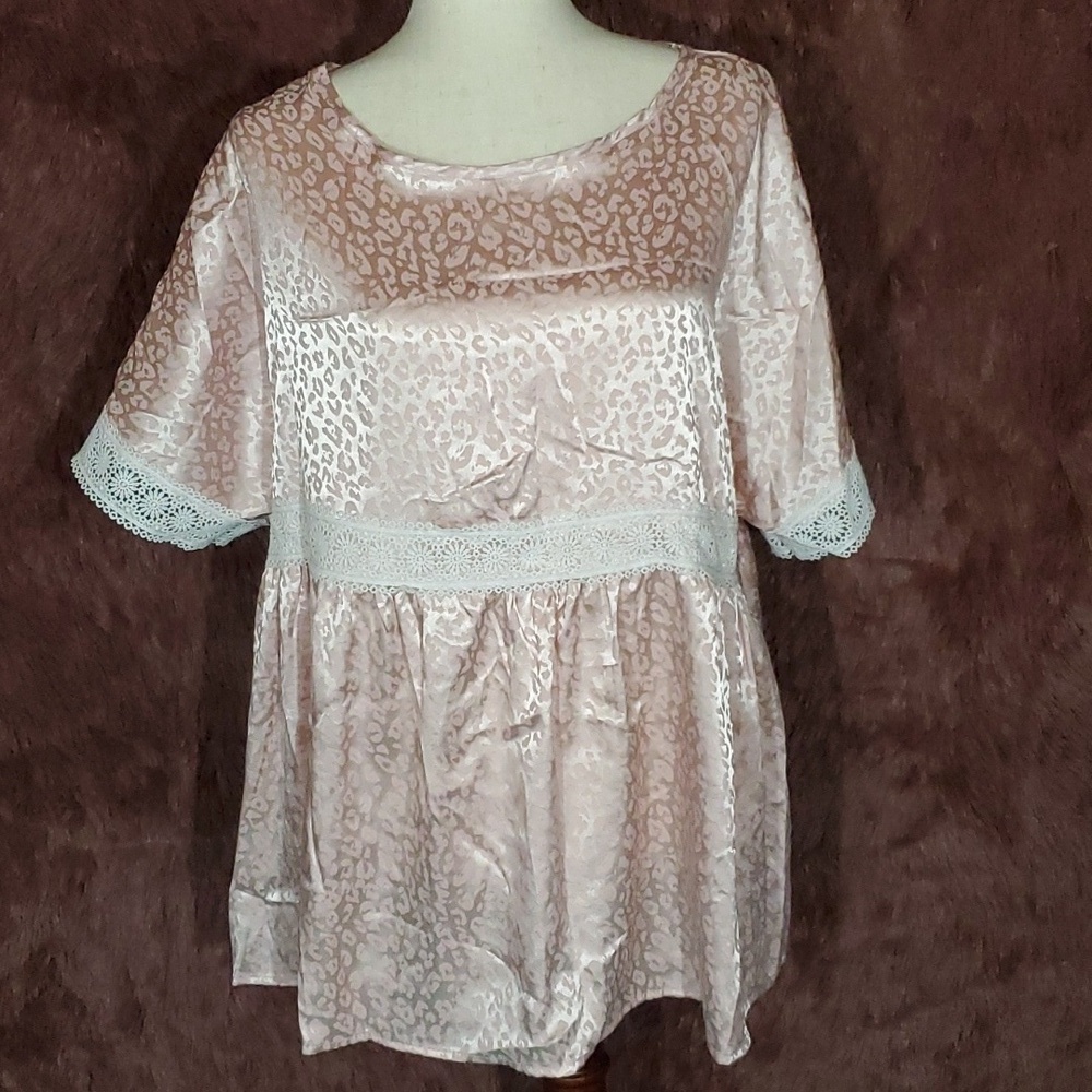 Love It Pink Leopard Lace Top